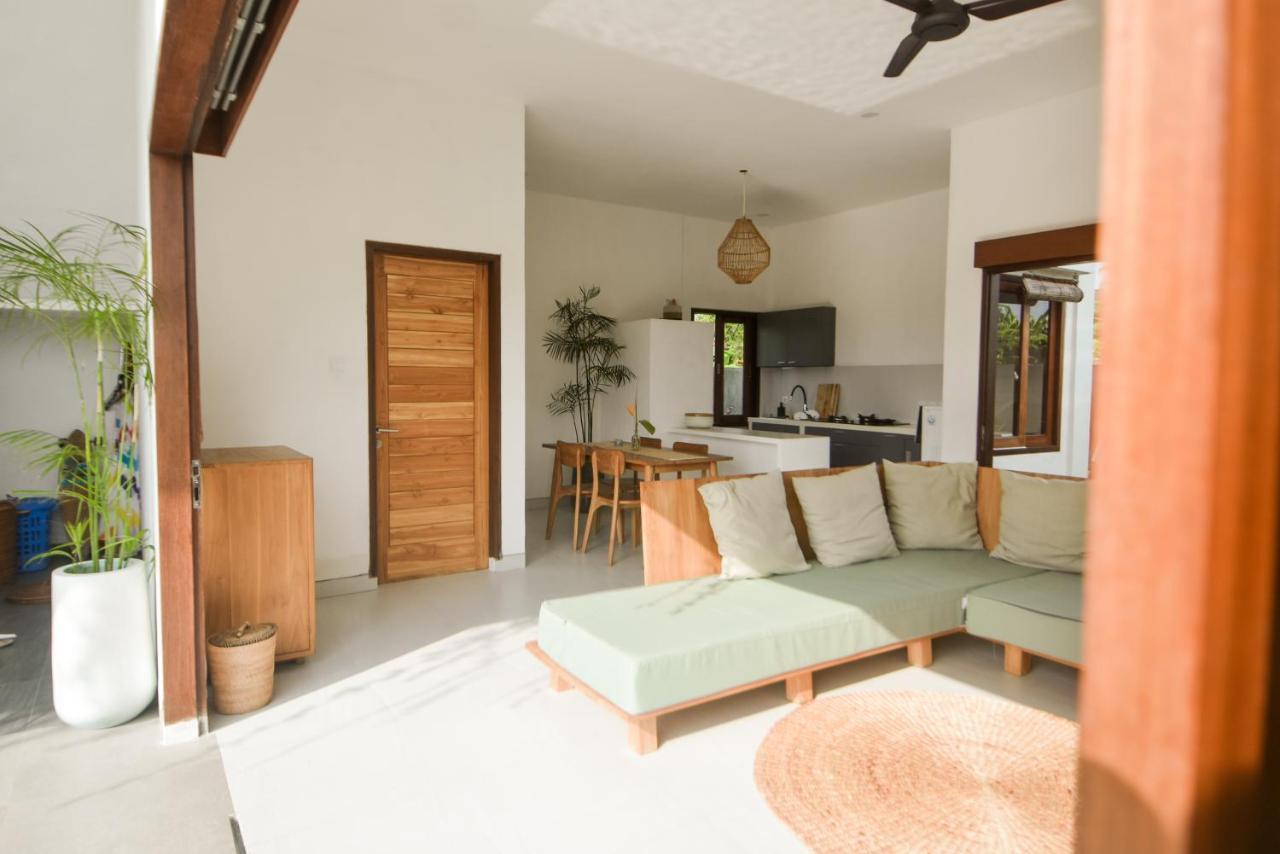 Airsatang Three Palms Surf & Stay Medewi מראה חיצוני תמונה