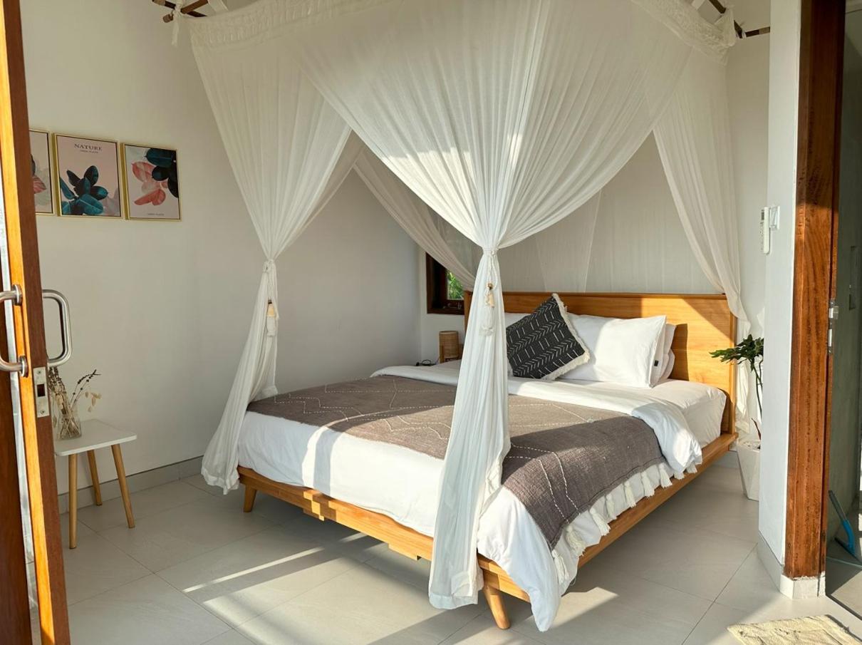 Airsatang Three Palms Surf & Stay Medewi מראה חיצוני תמונה