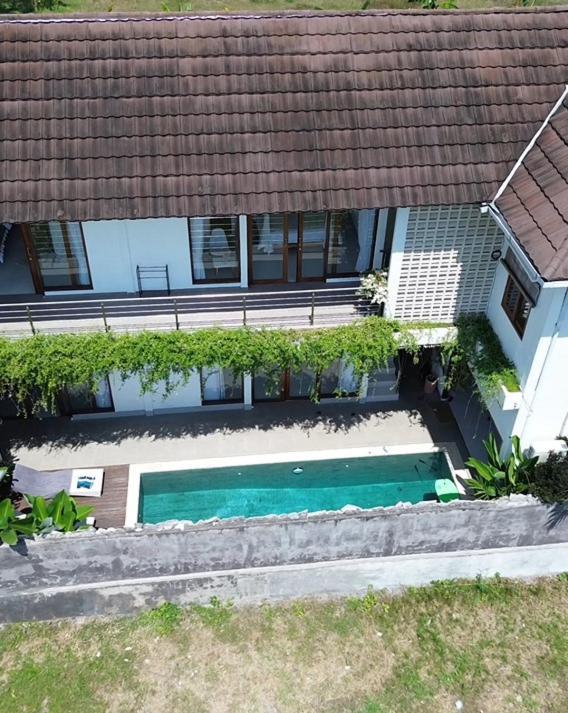 Airsatang Three Palms Surf & Stay Medewi מראה חיצוני תמונה