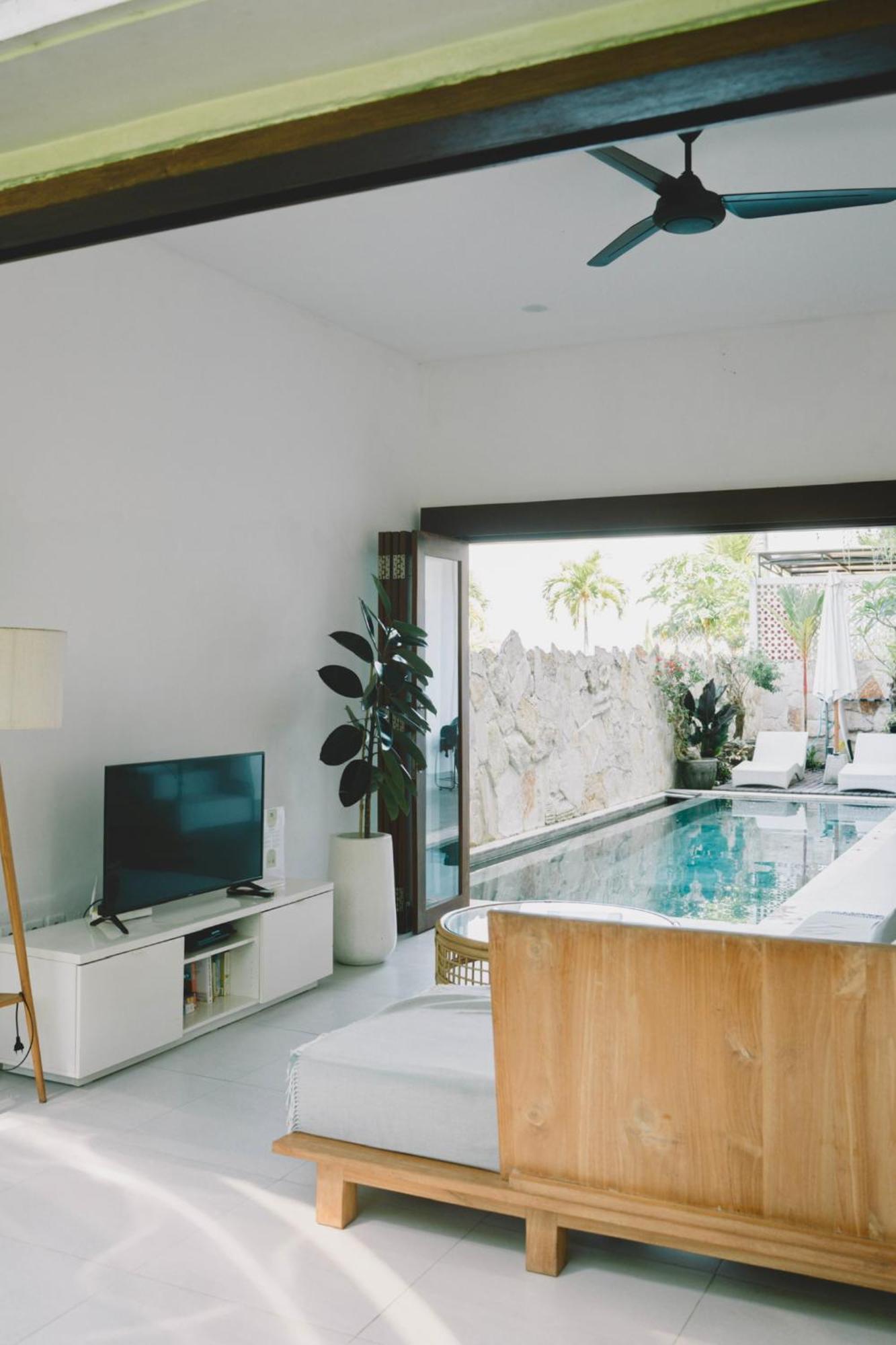 Airsatang Three Palms Surf & Stay Medewi מראה חיצוני תמונה