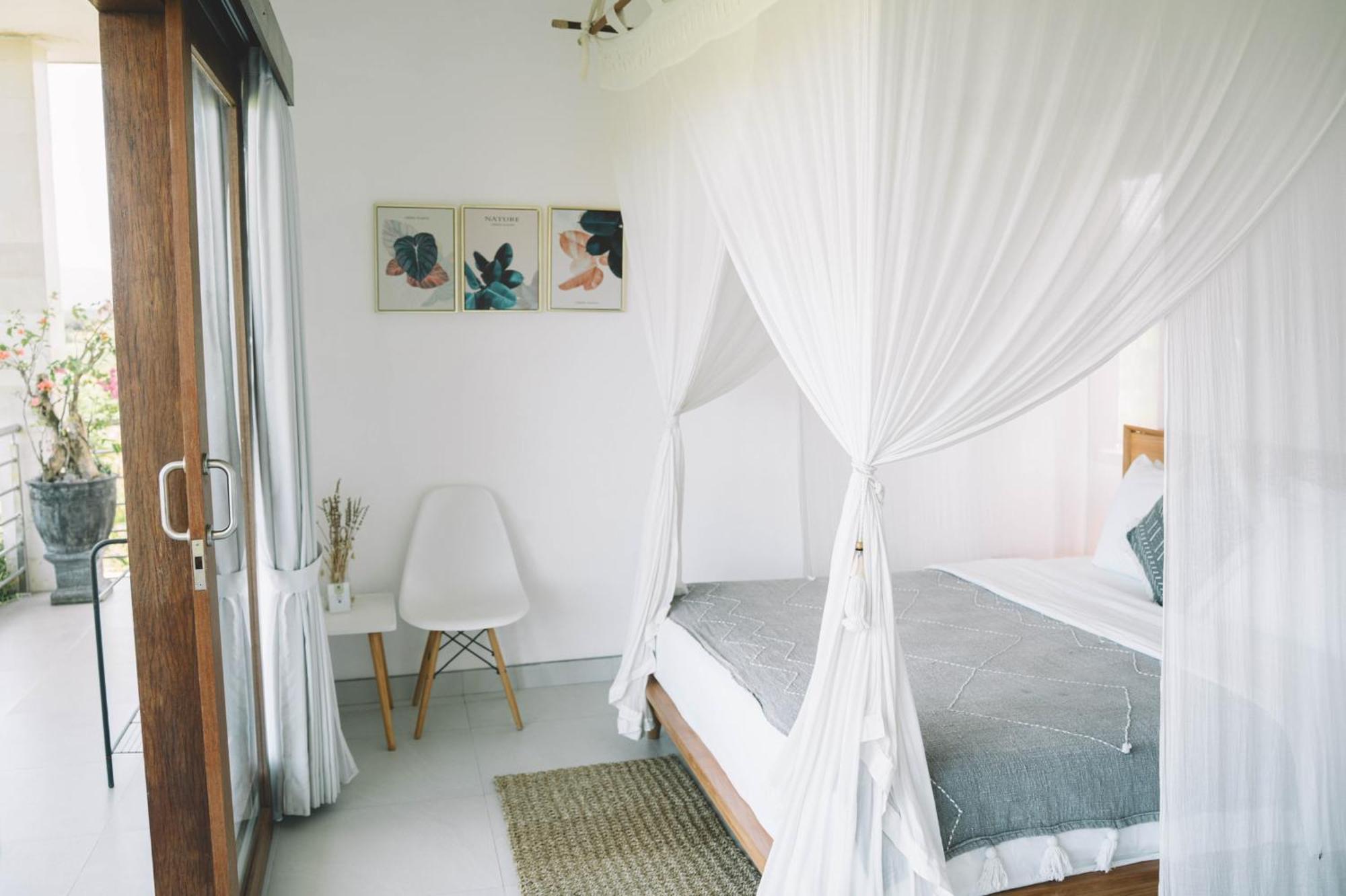 Airsatang Three Palms Surf & Stay Medewi חדר תמונה