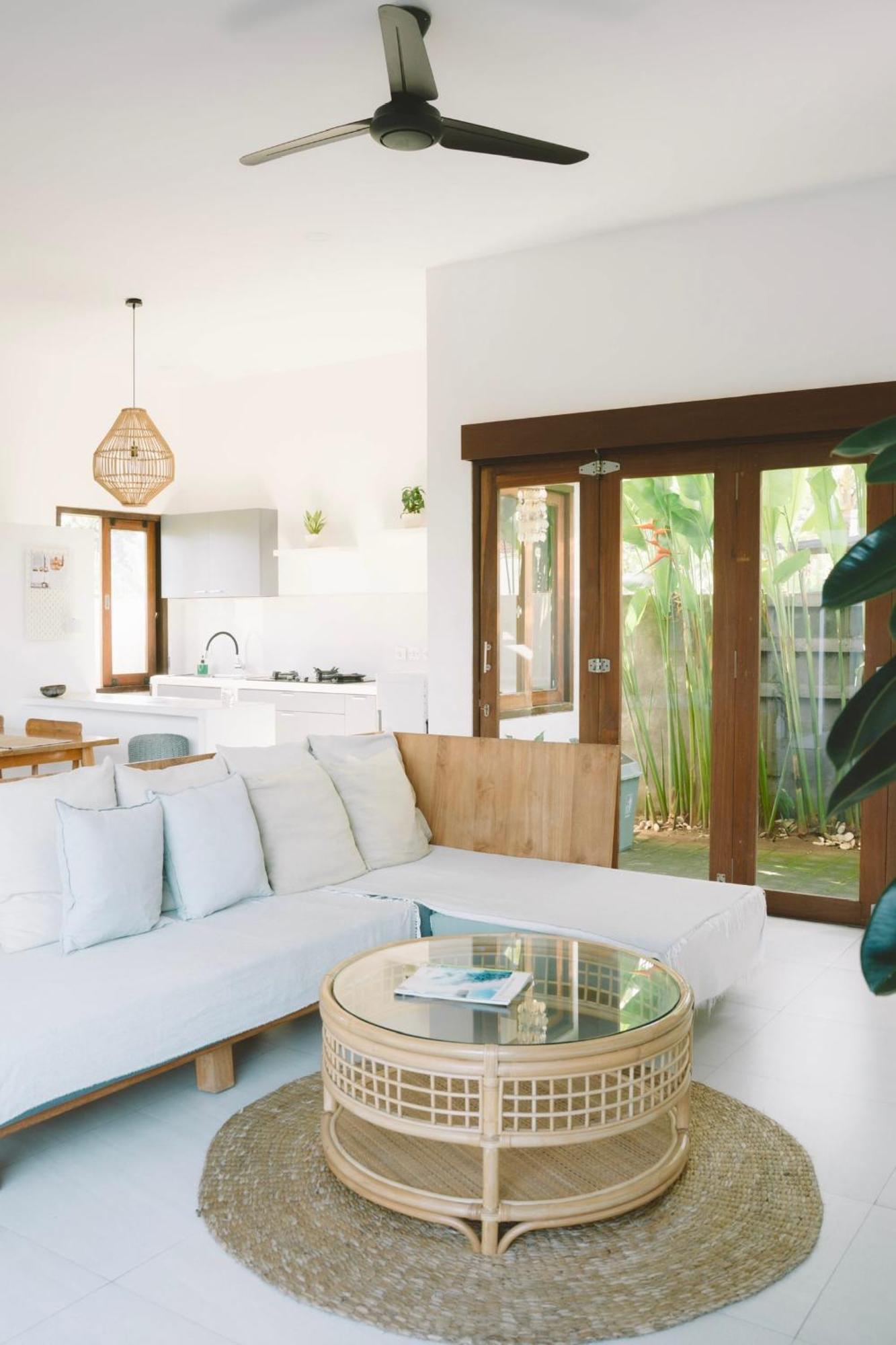 Airsatang Three Palms Surf & Stay Medewi מראה חיצוני תמונה