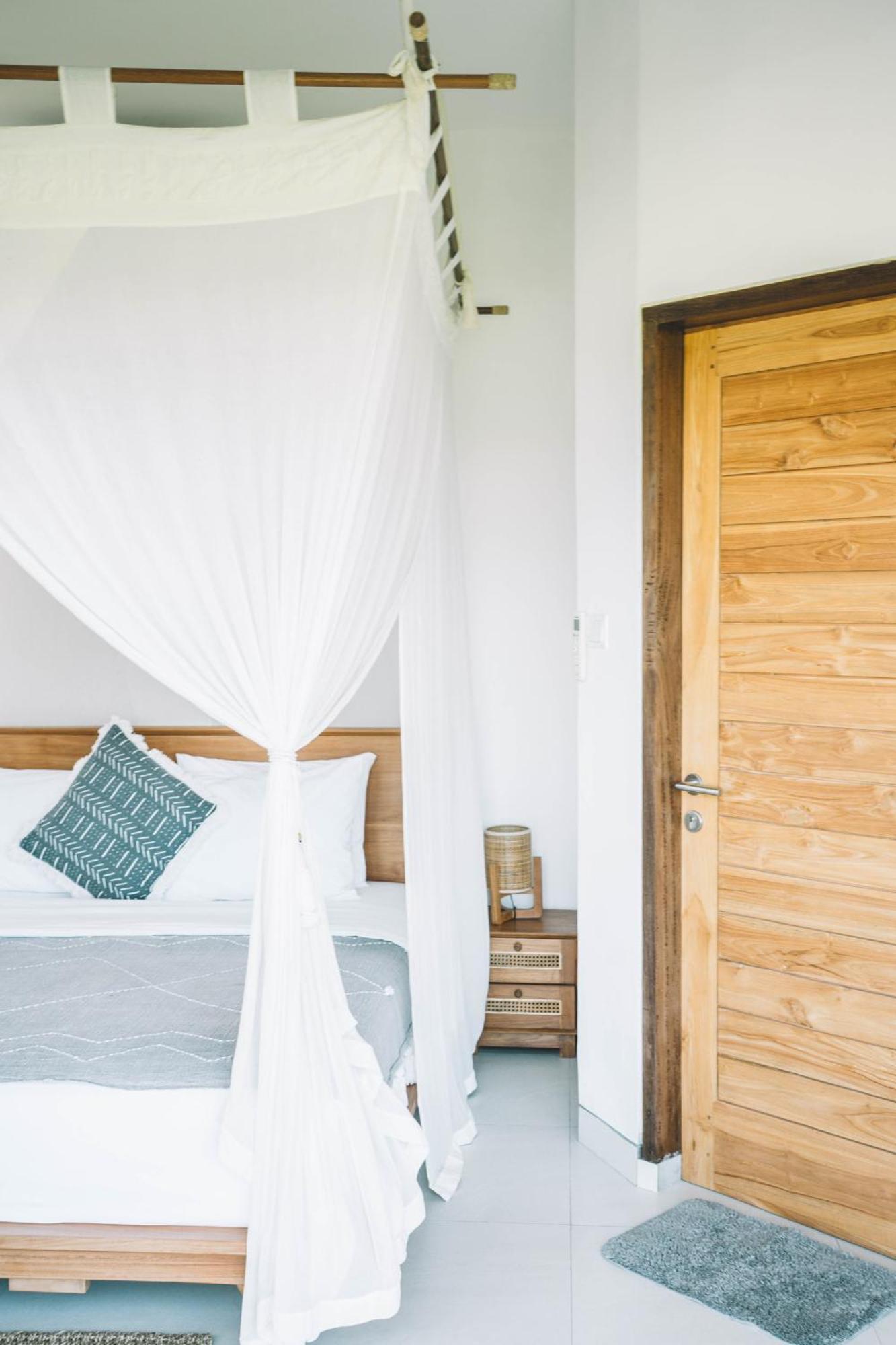 Airsatang Three Palms Surf & Stay Medewi מראה חיצוני תמונה